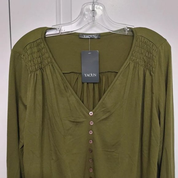 Green top size Medium hi low - Picture 3 of 7